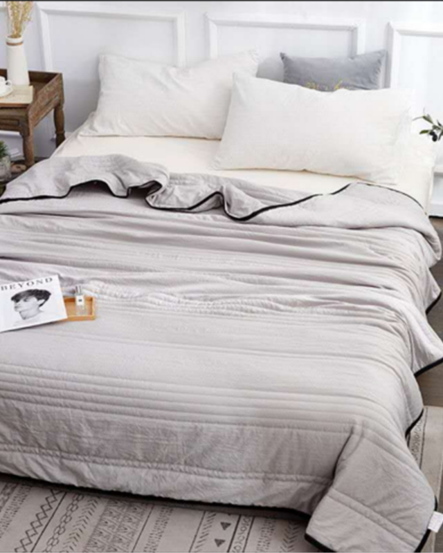 Osoby z problemami ze snem Koc Chłodzący – Innowacyjna Termoregulacja dla Spokojnego Snów w Letnie Noce 1