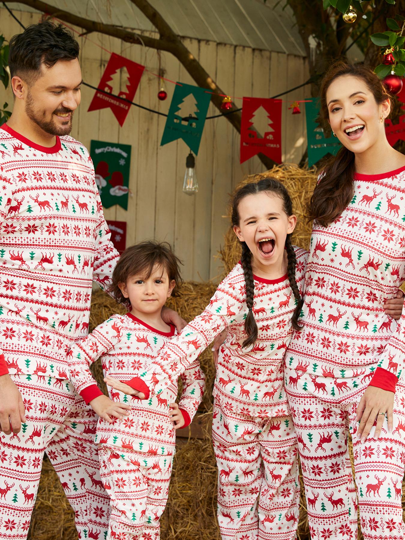 Rodzinny Zestaw Piżam Unisex – Przytulny Wzór Renifera na Świąteczne Wieczory 1